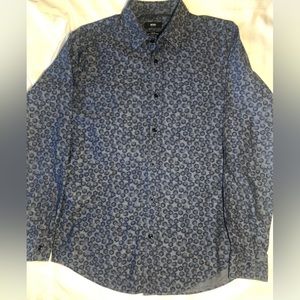 HUGO BOSS Men’s dress Shirt MEDIUM, slim fit.